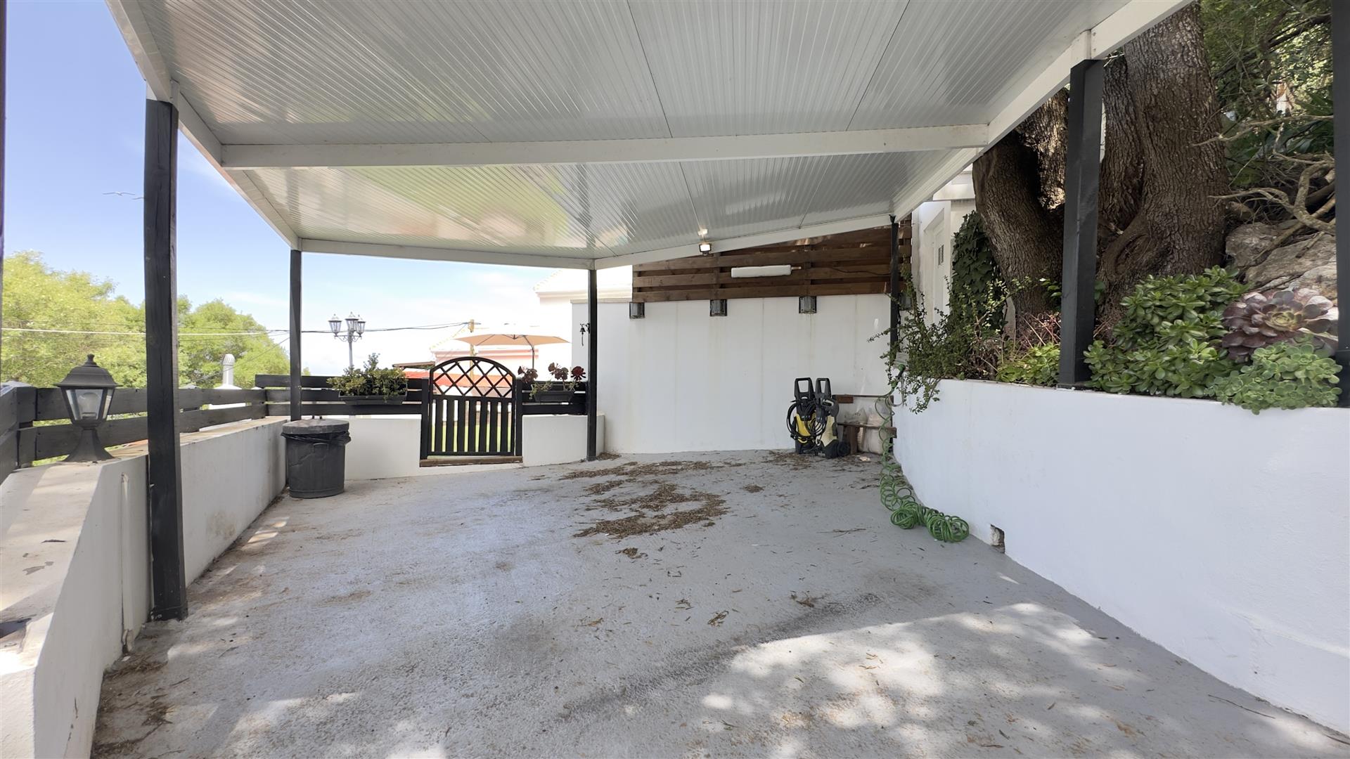 Image of House - 5 Bedrooms - 4 Bathrooms for Sale in Other South District-Gibraltar, Image 35